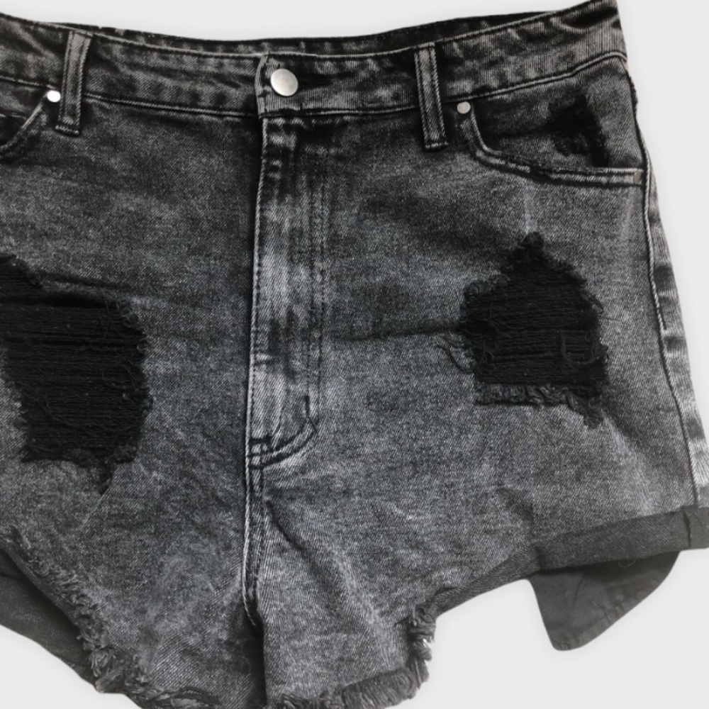 NWOT Tinseltown faded black cutoff denim shorts - Picture 4 of 11